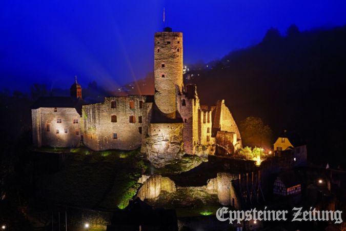 Burg Eppstein bei Nacht.
            Foto: Walter Adler/adler-photoart.de