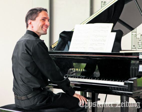 Valentin Blomer bei einem Konzert in Bremthal.
            Foto: EZ-Archiv