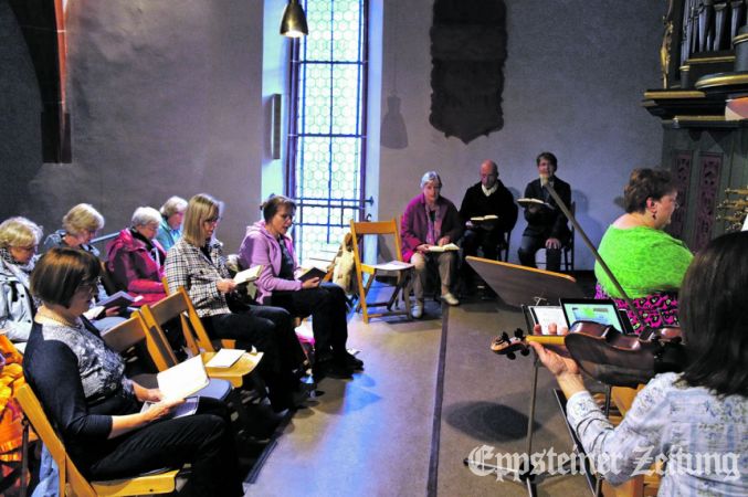 Mitmachkonzert Talkirche mit Mareike Beckmann an der Barock Violine und Dekanatskantorin Katharina Bereiter an der OrgelFoto: Caren Lewinsky