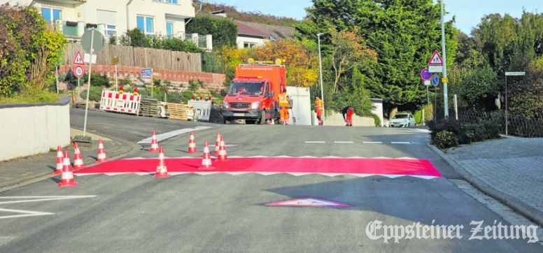 Auffällige Markierungen wie hier auf der Bergstraße machen den Schulweg für Kinder sicherer.Foto: Stadt Eppstein