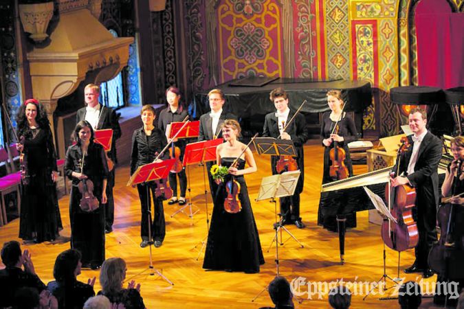 Musikerinnen und Musiker des Südthüringischen Kammerorchesters auf dem Wartburgkonzert.Foto: Veranstalter