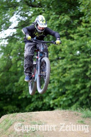 Große Sprünge mit dem Mountainbike sind auf dem neuen Bike-Park möglich.
            Foto: Jochen Haupt