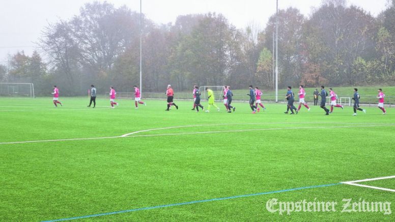 Warmlaufen auf dem Sportplatz der SG Bremthal.Foto: privat