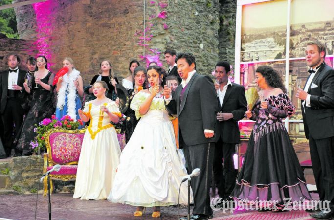 Die Aufführungen der Opera Classica Europa gehören zu den Höhepunkten der Eppsteiner Burgfestspiele.Foto: Werner Weldert