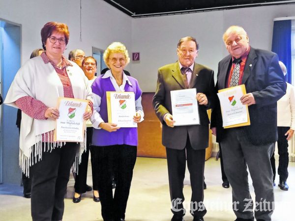 Geehrt vom Verein (v.l.): Susanne Schüttler, Kornelia Ernst, Manfred Ziß und Heinz Brückner.Foto: Kindermann