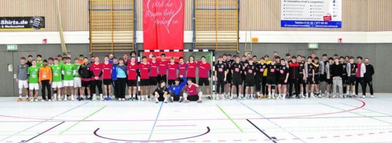 Die A-Jugend-Handball-Teams beim 4-Bezirke-Winter-Cup der HSG EppLa.   Foto: privat