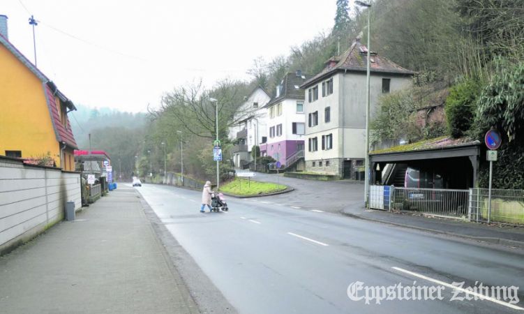 L3011, Lorsbacher Stra&szlig;e H&ouml;he Langenhainer Stra&szlig;e: Ein sicherer Fu&szlig;g&auml;nger&uuml;berweg sieht anders aus&hellip; Foto: Beate Schuchard-Palmert