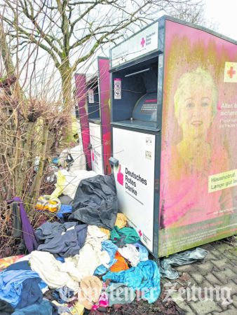 Die ausrangierten Kleidercontainer lockten neue Müllsünder an.Foto: privat