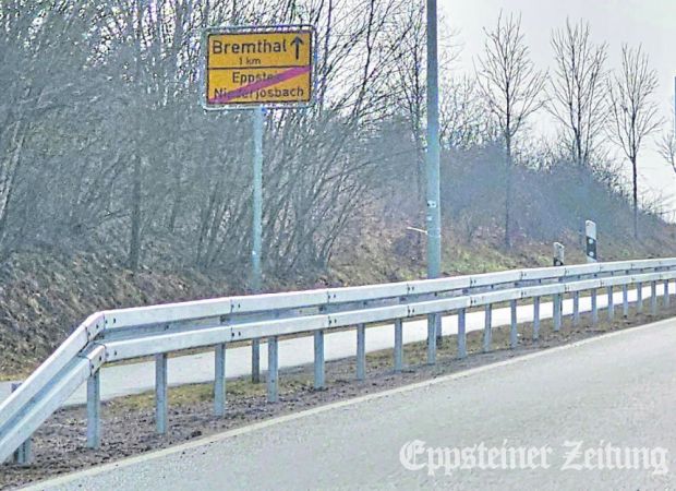 Der Fußweg zwischen Niederjosbach und Bremthal wurde mit einer Leitplanke zur Fahrbahn hin gesichert.Foto: Stadt Eppstein