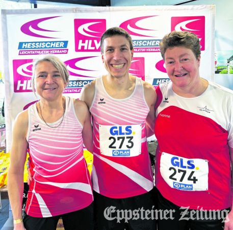 Martina Helbig, Markus Manhold und Yvonne Steinfurth (v.l.) vertraten erfolgreich die TSG Eppstein bei den Deutschen Hallenmeisterschaften der Masters. Foto: privat